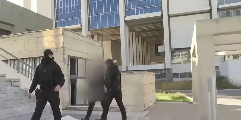 Υπόθεση 12χρονης, Κολωνός - Η μητέρα