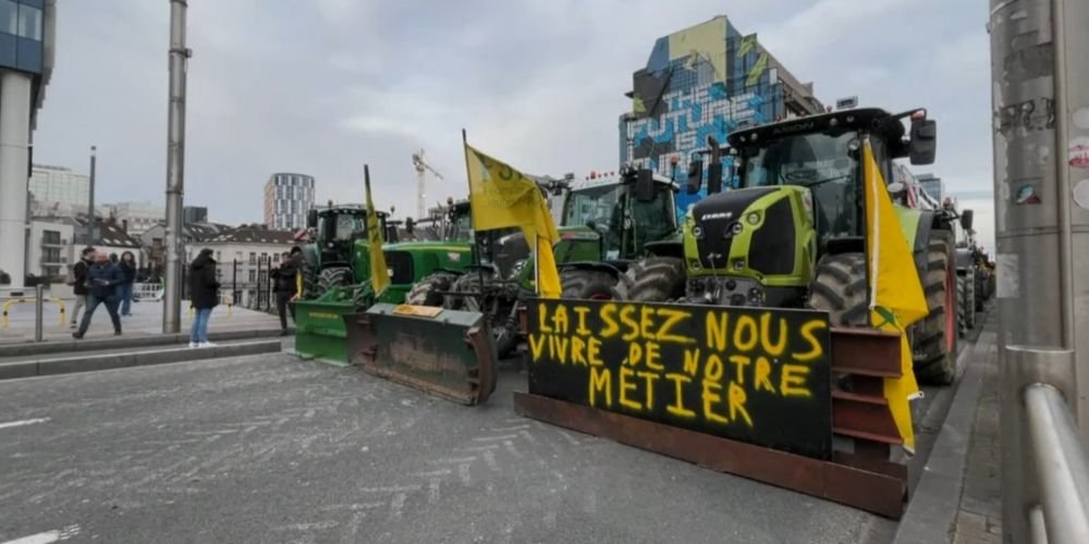 Αγρότες με τρακτέρ στις Βρυξέλλες