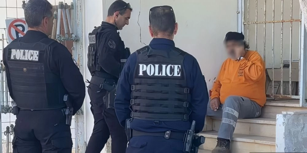 Άνδρας απειλούσε να αυτοπυρποληθεί λόγω χρεών στον Άγιο Νικόλαο