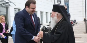 Ο Αρχιεπίσκοπος Αθηνών και Πάσης Ελλάδος κ.κ. Ιερώνυμος με τον Κυριάκο Πιερρακάκη