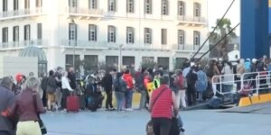 Το αδιαχώρητο στον Πειραιά από τους εκδρομείς του Πάσχα