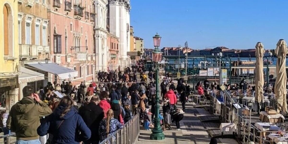 Βενετία - Ουρά για εισιτηριο