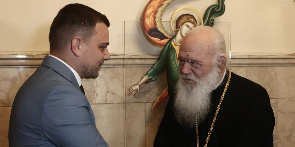 Ο Αρχιεπίσκος Ιερώνυμος με τον γιο του Φρέντι Μπελέρη