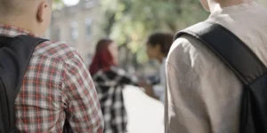 15χρονη χτυπούσε συμμαθήτρια της στην αυλή του σχολείου και μία άλλη ανέβασε το βίντεο στο Instagram/Shutterstock