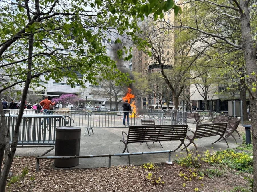 Άντρας αυτοπυρπολείται έξω από το δικαστήριο της Νέας Υόρκης