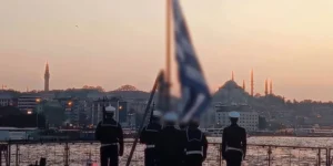 Έπαρση της ελληνικής σημαίας στην Κωνσταντινούπολη