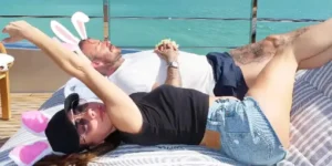 Ντέιβιντ και Βικτόρια Μπέκαμ γιόρτασαν το Πάσχα στο νέο τους γιοτ/Φωτογραφία: Instagram/victoriabeckham