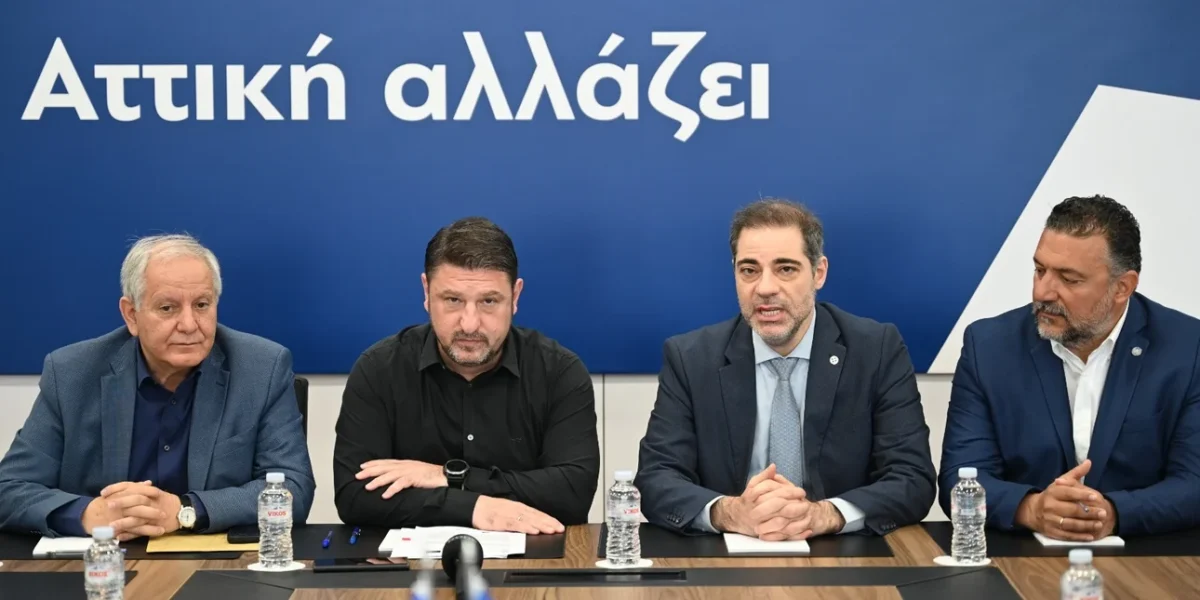 Ο Νίκος Χαρδαλιάς με τους δημάρχους Καλλιθέας, Αλίμου και Παλαιού Φαλήρου