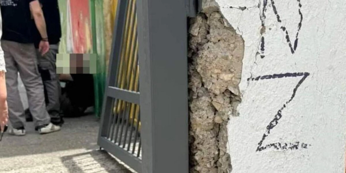 Πόρτα καταπλάκωσε μαθητές