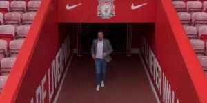 O Γιούργκεν Κλοπ στο άδειο Άνφιλντ