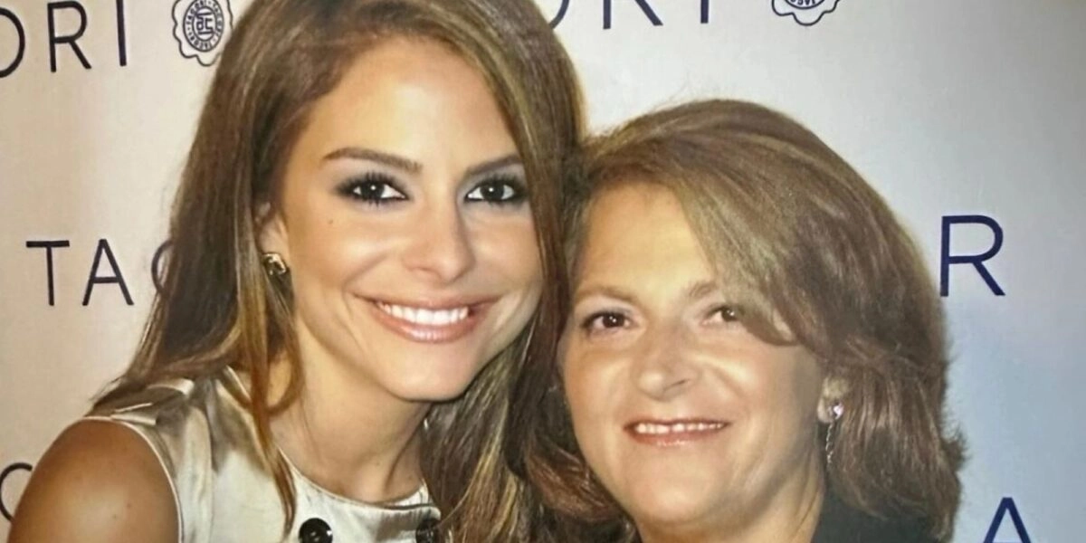 Μαρία Μενούνος - Μητέρα