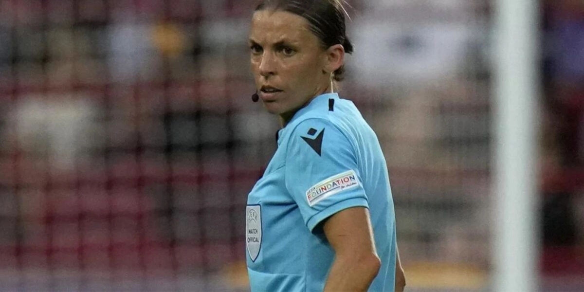 H Γαλλίδα διαιτητής Στεφανί Φραπαρ