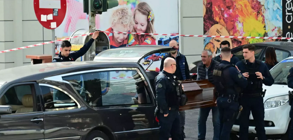 H κηδεία της 40χρονης που δολοφονήθηκε στο Μενίδι