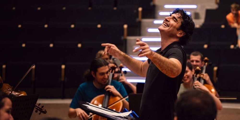 Στιγμιότυπο από τη σειρά Maestro