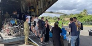 Αυστραλοί τουρίστες αποχωρούν από την Νέα Καληδονία