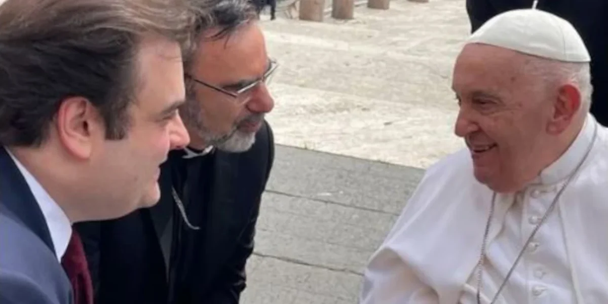 Ο Κυριάκος Πιερρακάκης στο Βατικανό με τον Πάπα Φραγκίσκο