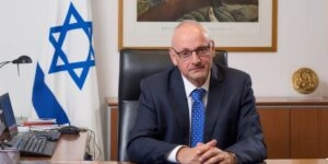 Ο πρέσβης του Ισραήλ απαντά στον Κασσελάκη για τη Χαμάς