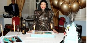 Η Ζωζω Σαπουντζάκη γιορτάζει τα γενέθλιά της/Instagram