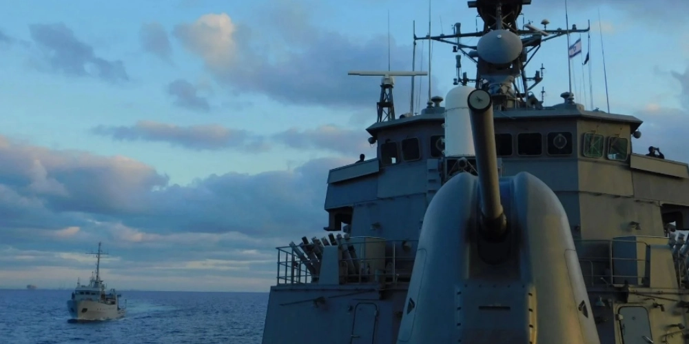 Πύραυλος στη φρεγάτα ΥΔΡΑ