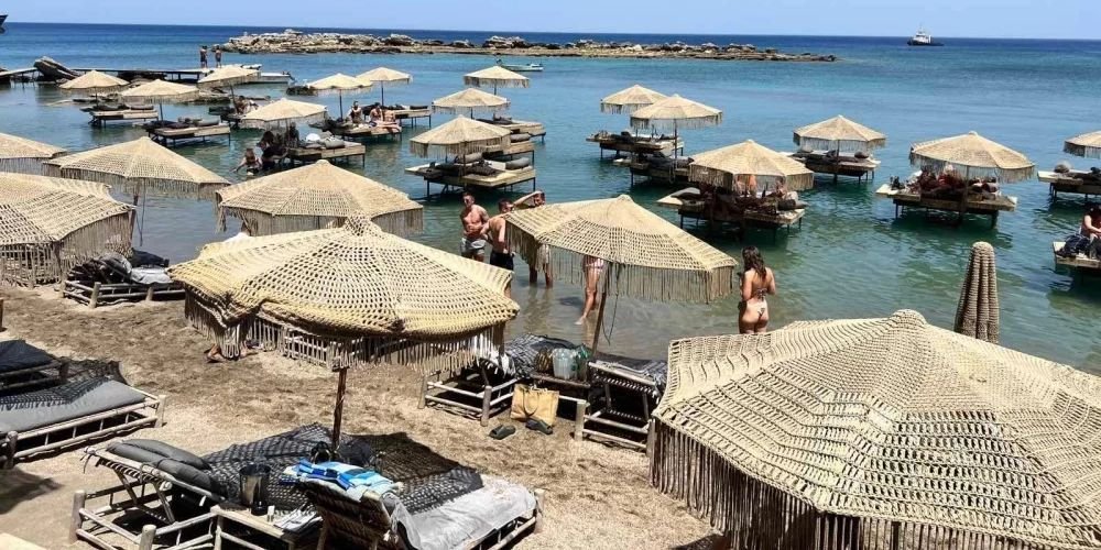 Το beach bar που σφραγίστηκε στη Ρόδο