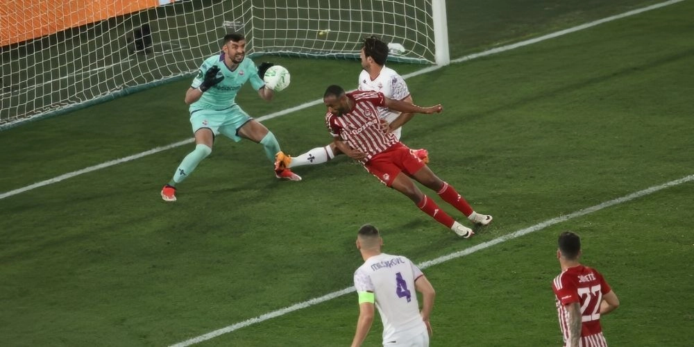 Η κεφαλιά του Ελ Κααμπί στον τελικό του Conference League