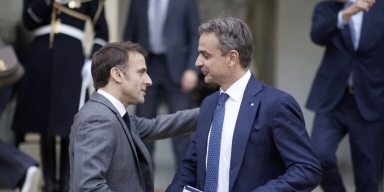 Ο Κυριάκος Μητσοτάκης και ο Εμμανουέλ Μακρόν