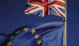 Σημαίες Ευρωπαϊκής Ένωσης και Βρετανίας