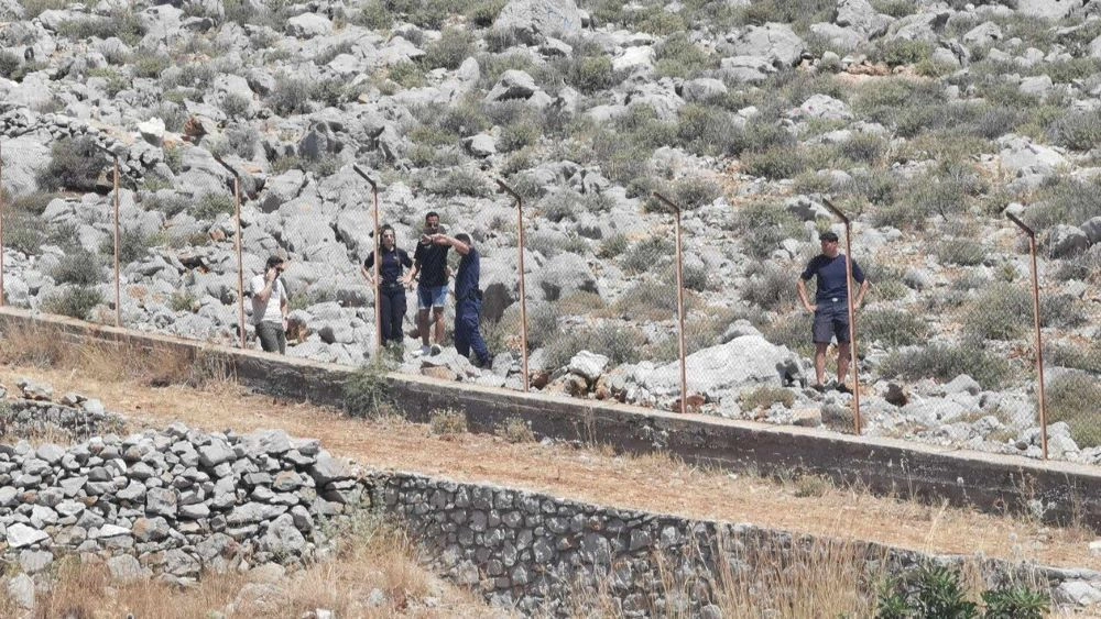 Έρευνες για τη σορό του παρουσιαστή Μάικλ Μόσλεϊ στη Σύμη