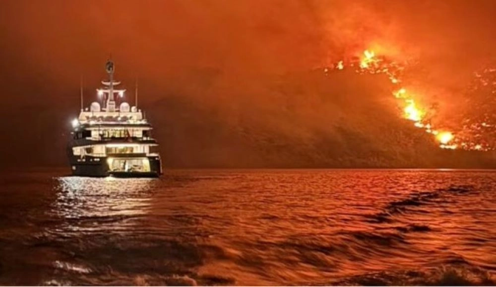 Φωτιά στην Ύδρα