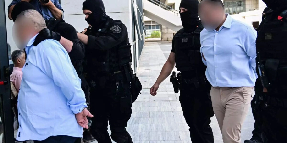 Την ενοχή των δυο αδερφών ζήτησε ο εισαγγελέας στη δίκη Καραϊβαζ