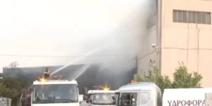 Φωτιά σε εργοστάσιο χάρτιου στο Μενίδι