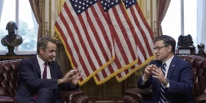 Ο Κυριάκος Μητσοτάκης με τον Μάικ Τζόνσον