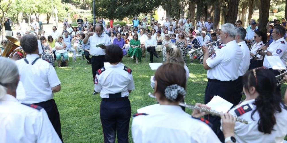 Η Φιλαρμονική στον κήπο του Προεδρικού Μεγάρου