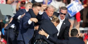 Ο Τραμπ τραυματισμένος μετά την απόπειρα δολοφονίας του