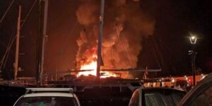 Πυρκαγιά στη Μαρίνα Ζέας