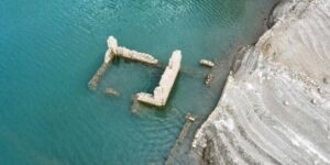 Ανάδυση βυθισμένου οικισμού από τη λίμνη του Μόρνου που στερεύει