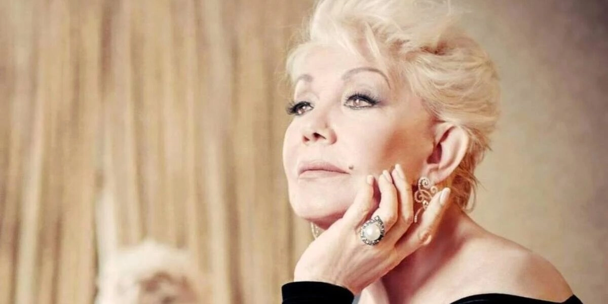 Μαρινέλλα: Λιποθύμησε στη σκηνή του Ηρωδείου – Αποκλειστικό Video του The Leader