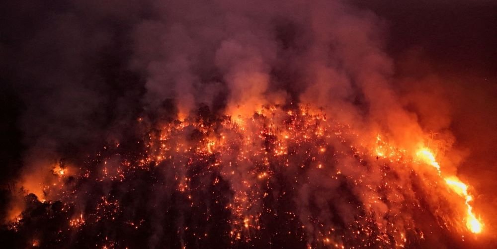 Αντιμέτωπη με δεκάδες πυρκαγιές η Βραζιλία- Στις φλόγες το εθνικό πάρκο Μπραζίλια