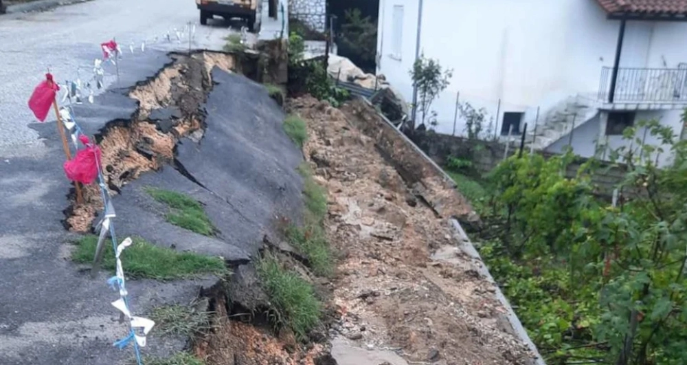 Καθίζηση δρόμου Μετέωρα