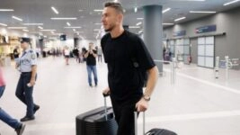 Ο Γίρι Παβλένκα στο αεροδρόμιο «Μακεδονία»/ΑΠΕ - ΜΠΕ