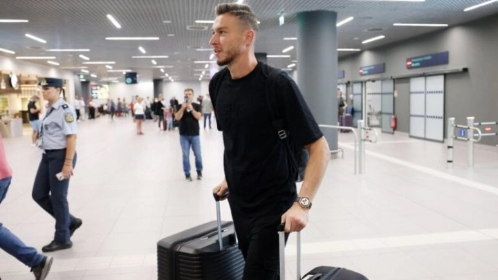 Ο Γίρι Παβλένκα στο αεροδρόμιο «Μακεδονία»/ΑΠΕ - ΜΠΕ