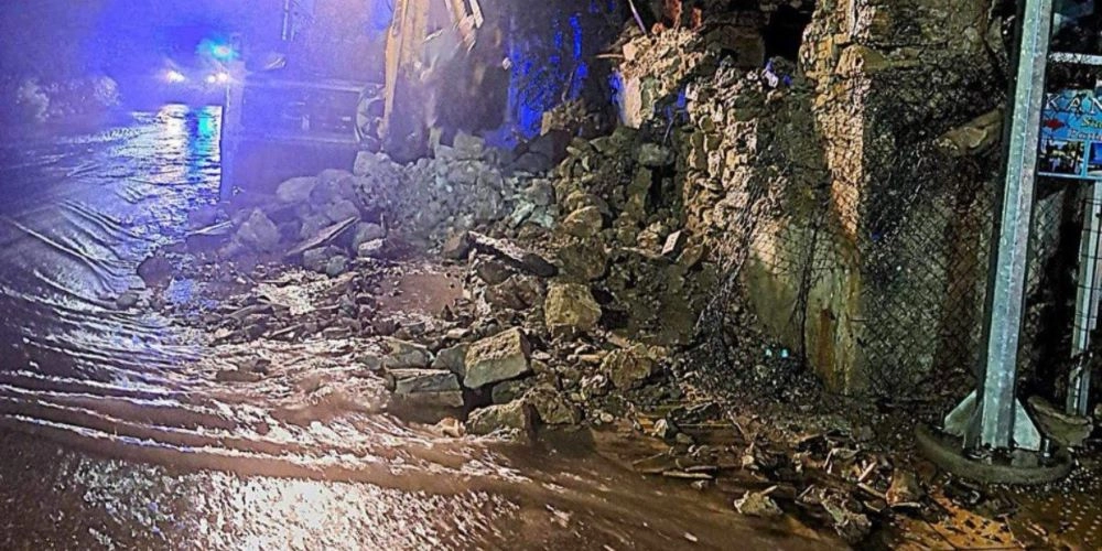 Κατάρρευση τοιχίου λόγω κακοκαιρίας στη Ζάκυνθο