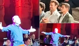 Ο Γκλέτσος χορεύει και ο Κασσελάκης χειροκροτεί