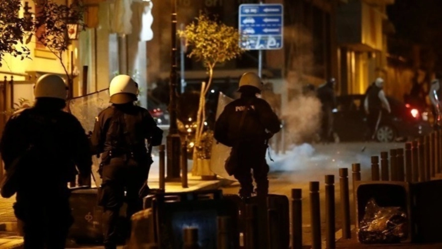 Αστυνομικοί κατά κουκουλοφόρων