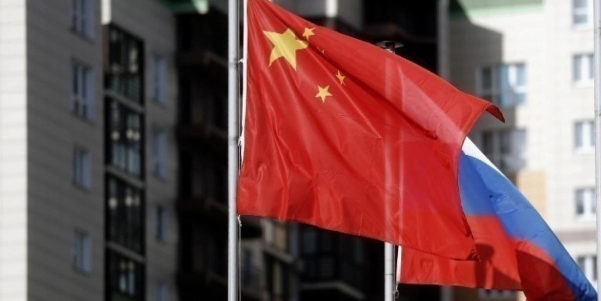 Σημαίες Κίνας και Ρωσίας