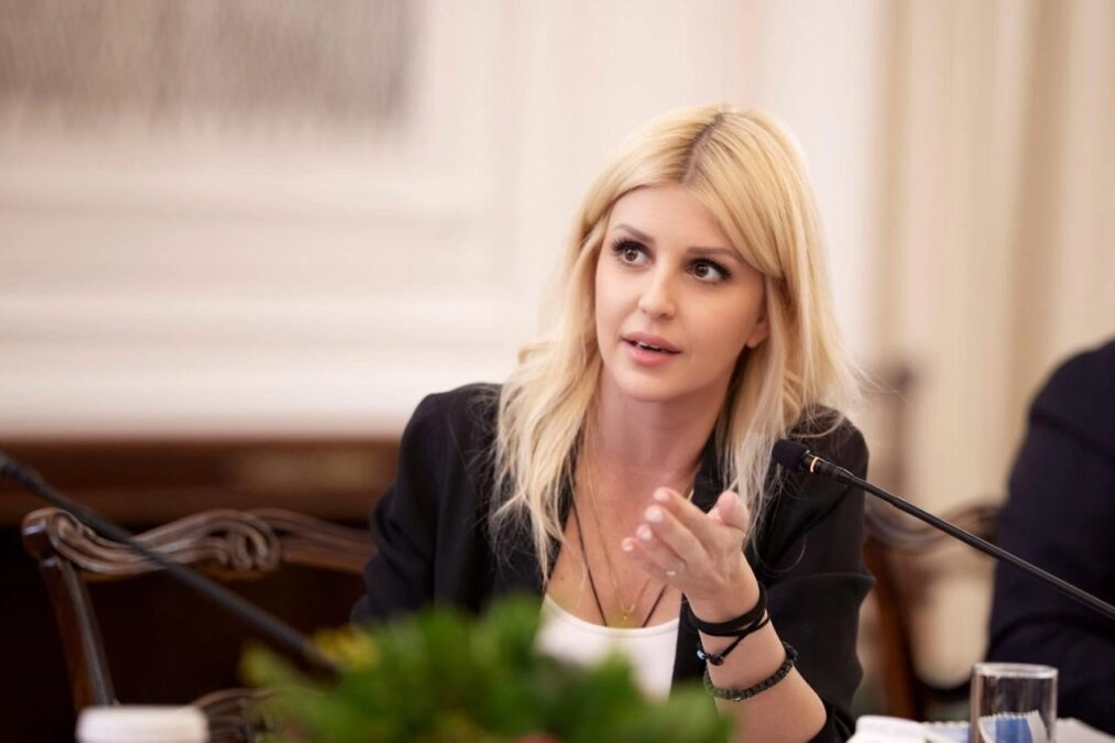 Έλενα Ράπτη