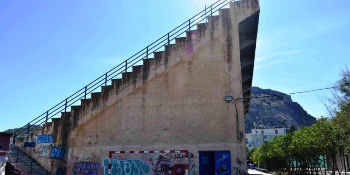 Κερκίδες στο γήπεδο Ναυπλίου