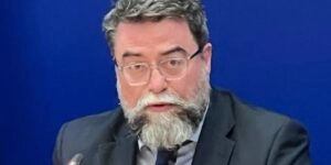 Βασίλης Οικονόμου