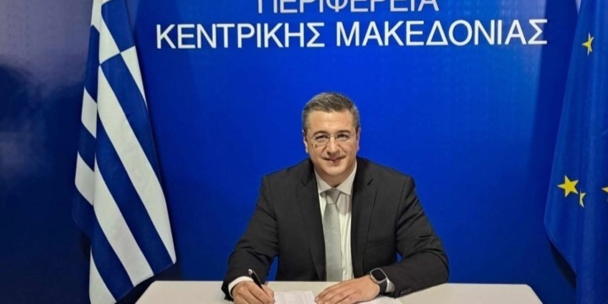 Απόστολος Τζιτζικώστας