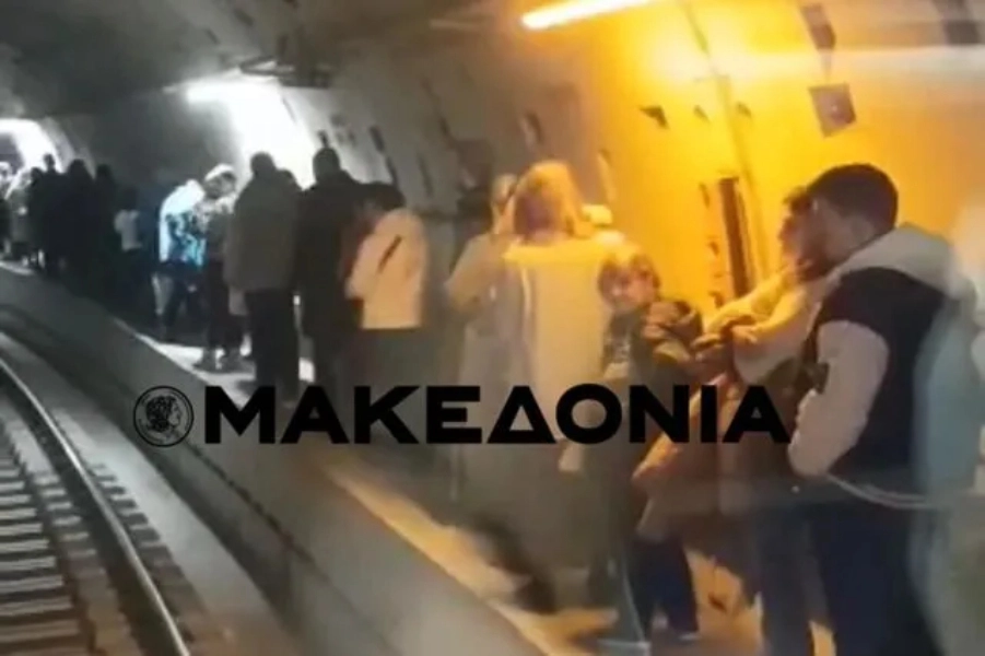Μετρό Θεσσαλονίκης: Χάλασε συρμός – Οι επιβάτες περπάτησαν με τα πόδια στις σήραγγες